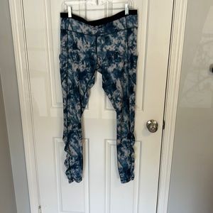 Lululemon Leggings Size 12 pockets good used condition.